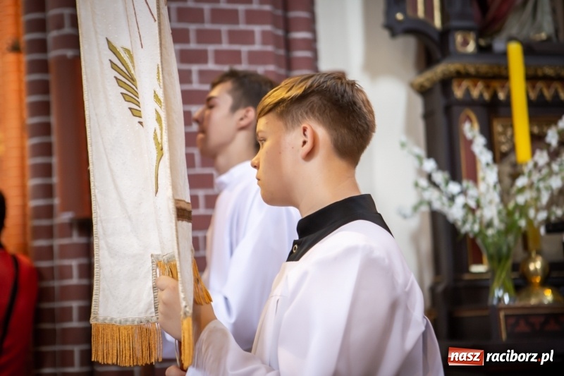 Zdjęcie w galerii na portalu naszraciborz.pl: Stara Wieś przeżywa prymicje księdza Rafała Kurka  wiadomości z regionu