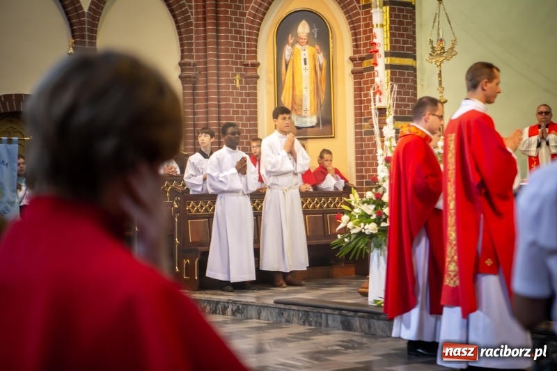 Zdjęcie w galerii na portalu naszraciborz.pl: Stara Wieś przeżywa prymicje księdza Rafała Kurka  wiadomości z regionu