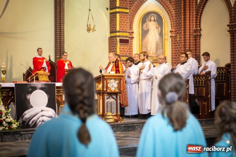 Zdjęcie w galerii na portalu naszraciborz.pl: Stara Wieś przeżywa prymicje księdza Rafała Kurka  wiadomości z regionu