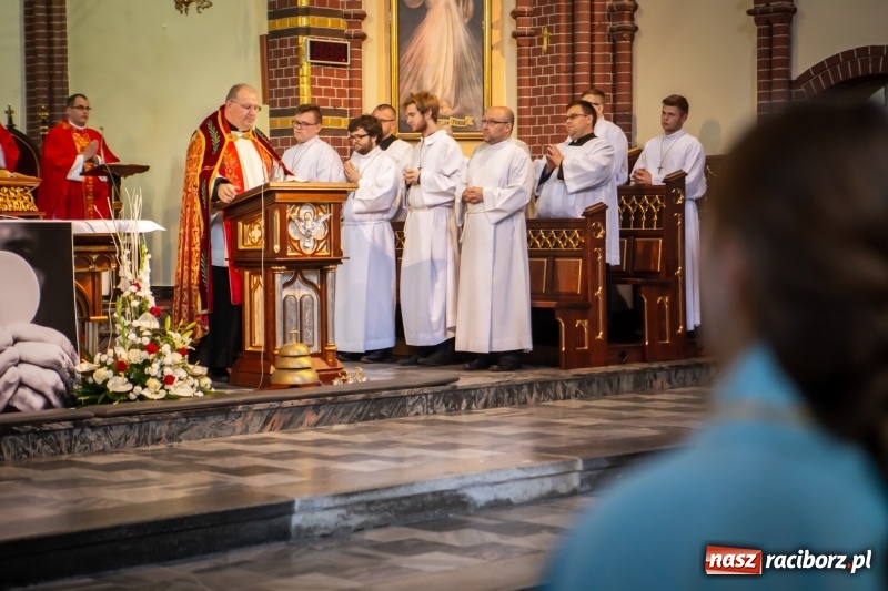 Zdjęcie w galerii na portalu naszraciborz.pl: Stara Wieś przeżywa prymicje księdza Rafała Kurka  wiadomości z regionu