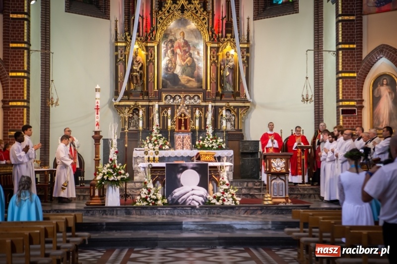 Zdjęcie w galerii na portalu naszraciborz.pl: Stara Wieś przeżywa prymicje księdza Rafała Kurka  wiadomości z regionu