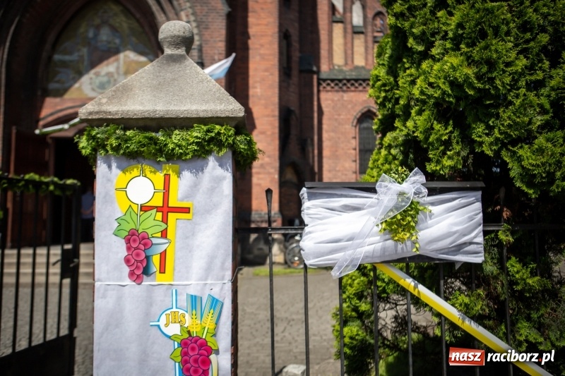 Zdjęcie w galerii na portalu naszraciborz.pl: Stara Wieś przeżywa prymicje księdza Rafała Kurka  wiadomości z regionu