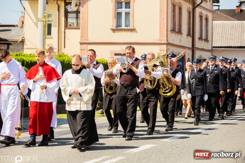 Zdjęcie w galerii na portalu naszraciborz.pl: Druh Mateusz został księdzem. Prymicje w Pietrowicach Wielkich wiadomości z regionu