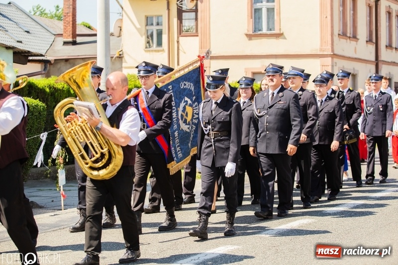 Zdjęcie w galerii na portalu naszraciborz.pl: Druh Mateusz został księdzem. Prymicje w Pietrowicach Wielkich wiadomości z regionu