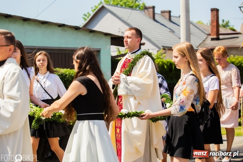 Zdjęcie w galerii na portalu naszraciborz.pl: Druh Mateusz został księdzem. Prymicje w Pietrowicach Wielkich wiadomości z regionu