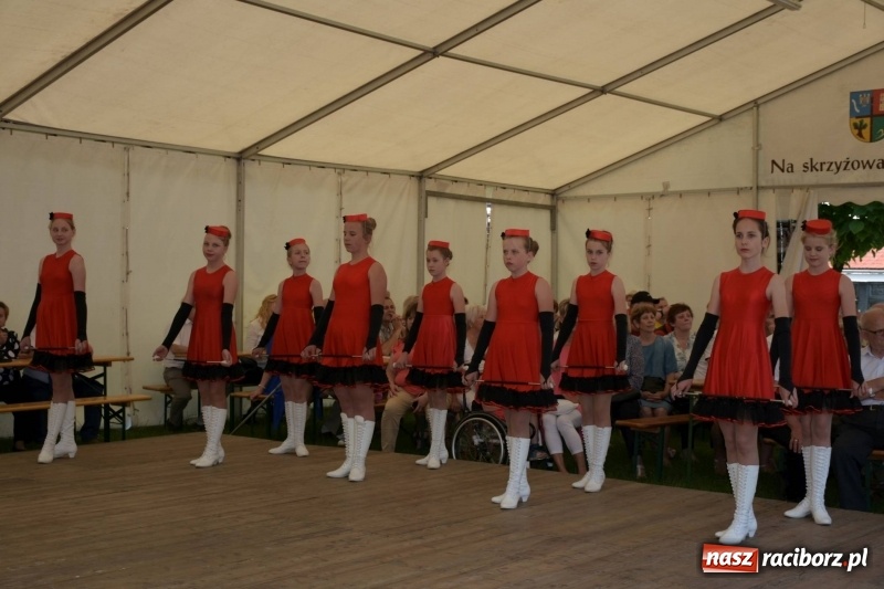 Zdjęcie w galerii na portalu naszraciborz.pl: Jest w orkiestrach dętych wielka siła. Przemarsz przez Tworków [WIDEO]  wiadomości z regionu