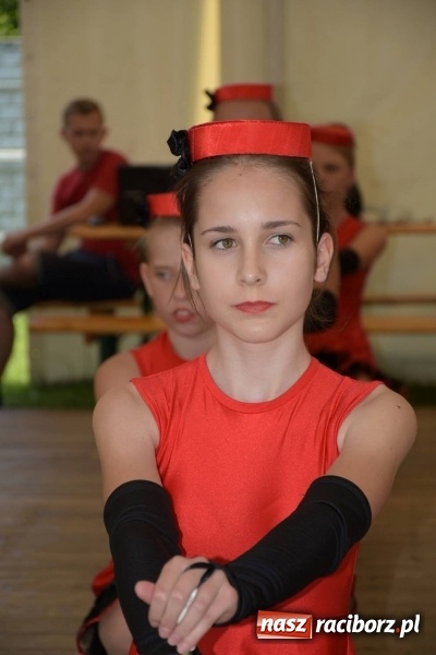 Zdjęcie w galerii na portalu naszraciborz.pl: Jest w orkiestrach dętych wielka siła. Przemarsz przez Tworków [WIDEO]  wiadomości z regionu