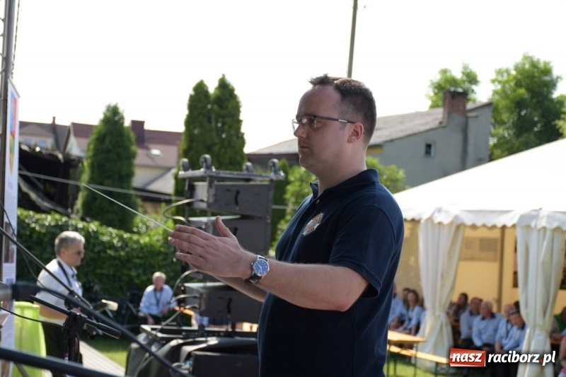 Zdjęcie w galerii na portalu naszraciborz.pl: Jest w orkiestrach dętych wielka siła. Przemarsz przez Tworków [WIDEO]  wiadomości z regionu