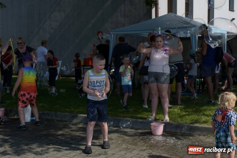 Zdjęcie w galerii na portalu naszraciborz.pl: Jest w orkiestrach dętych wielka siła. Przemarsz przez Tworków [WIDEO]  wiadomości z regionu