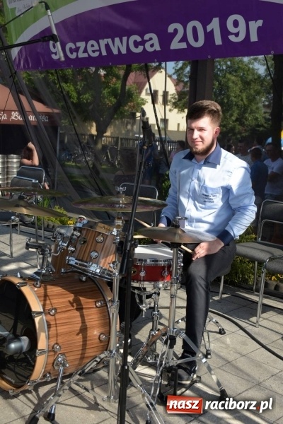 Zdjęcie w galerii na portalu naszraciborz.pl: Jest w orkiestrach dętych wielka siła. Przemarsz przez Tworków [WIDEO]  wiadomości z regionu