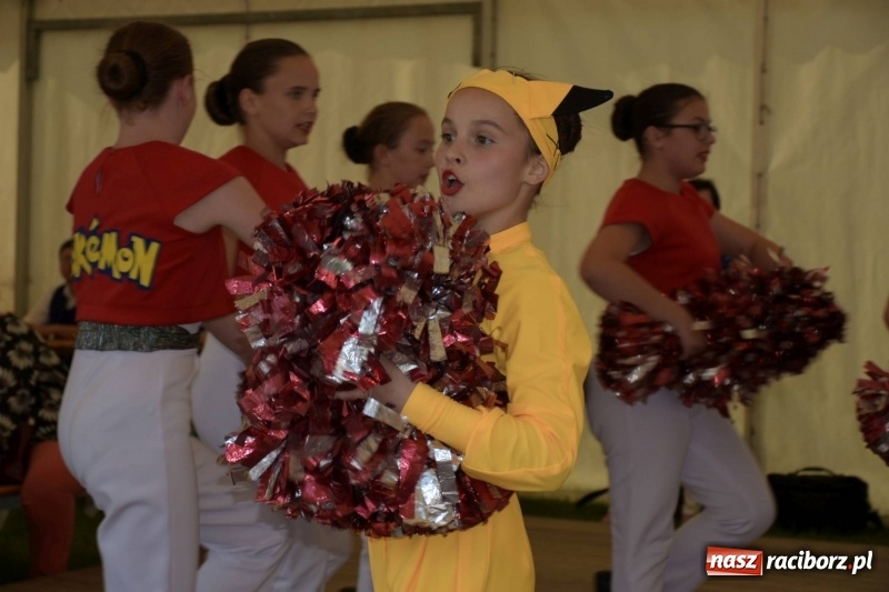 Zdjęcie w galerii na portalu naszraciborz.pl: Jest w orkiestrach dętych wielka siła. Przemarsz przez Tworków [WIDEO]  wiadomości z regionu