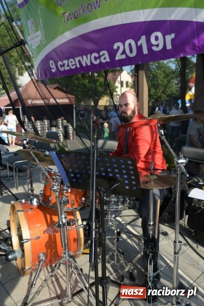 Zdjęcie w galerii na portalu naszraciborz.pl: Jest w orkiestrach dętych wielka siła. Przemarsz przez Tworków [WIDEO]  wiadomości z regionu