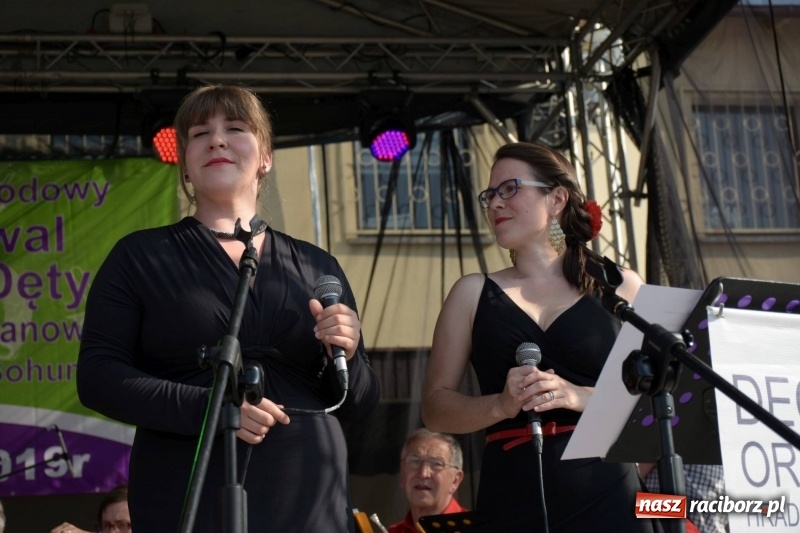 Zdjęcie w galerii na portalu naszraciborz.pl: Jest w orkiestrach dętych wielka siła. Przemarsz przez Tworków [WIDEO]  wiadomości z regionu