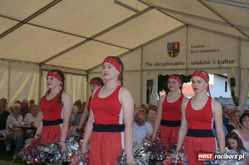 Zdjęcie w galerii na portalu naszraciborz.pl: Jest w orkiestrach dętych wielka siła. Przemarsz przez Tworków [WIDEO]  wiadomości z regionu