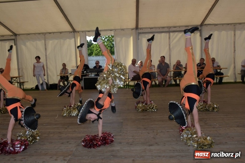 Zdjęcie w galerii na portalu naszraciborz.pl: Jest w orkiestrach dętych wielka siła. Przemarsz przez Tworków [WIDEO]  wiadomości z regionu
