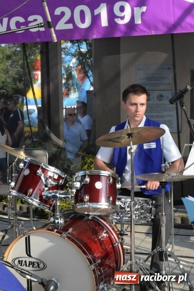 Zdjęcie w galerii na portalu naszraciborz.pl: Jest w orkiestrach dętych wielka siła. Przemarsz przez Tworków [WIDEO]  wiadomości z regionu