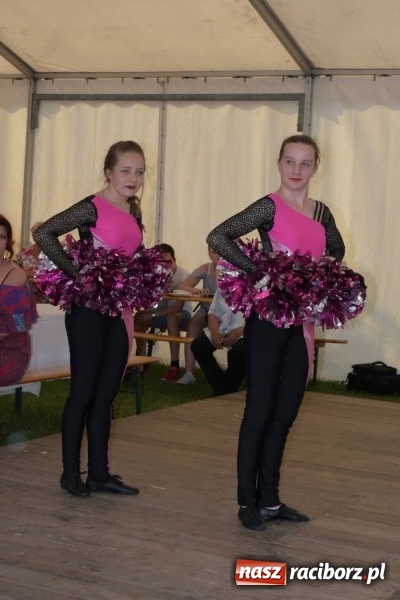 Zdjęcie w galerii na portalu naszraciborz.pl: Jest w orkiestrach dętych wielka siła. Przemarsz przez Tworków [WIDEO]  wiadomości z regionu