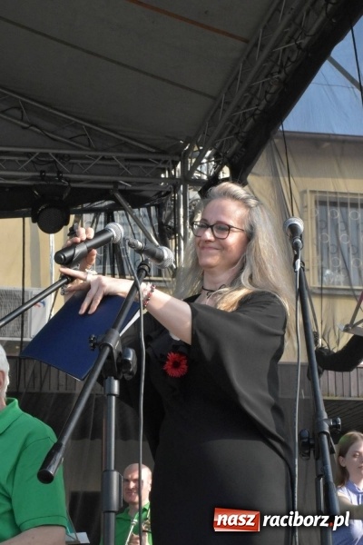 Zdjęcie w galerii na portalu naszraciborz.pl: Jest w orkiestrach dętych wielka siła. Przemarsz przez Tworków [WIDEO]  wiadomości z regionu