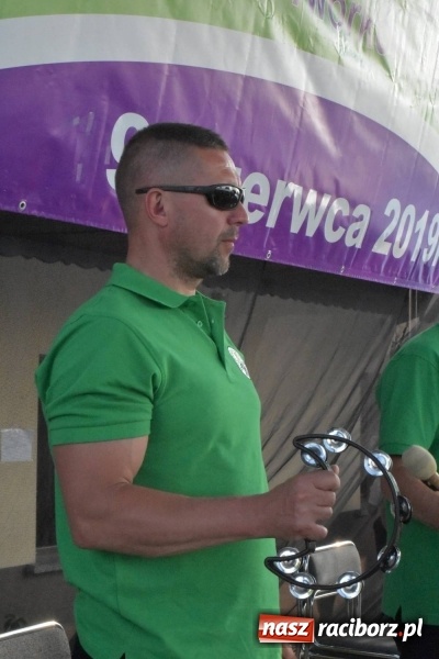 Zdjęcie w galerii na portalu naszraciborz.pl: Jest w orkiestrach dętych wielka siła. Przemarsz przez Tworków [WIDEO]  wiadomości z regionu