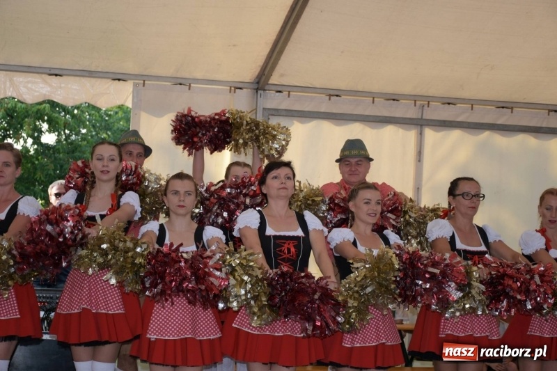 Zdjęcie w galerii na portalu naszraciborz.pl: Jest w orkiestrach dętych wielka siła. Przemarsz przez Tworków [WIDEO]  wiadomości z regionu