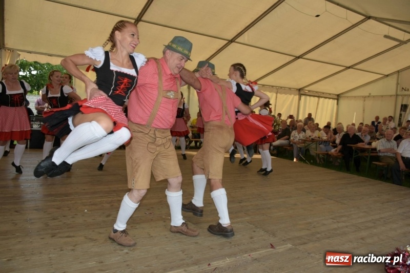 Zdjęcie w galerii na portalu naszraciborz.pl: Jest w orkiestrach dętych wielka siła. Przemarsz przez Tworków [WIDEO]  wiadomości z regionu