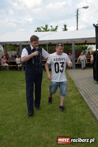 Zdjęcie w galerii na portalu naszraciborz.pl: Jest w orkiestrach dętych wielka siła. Przemarsz przez Tworków [WIDEO]  wiadomości z regionu