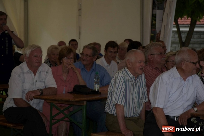Zdjęcie w galerii na portalu naszraciborz.pl: Jest w orkiestrach dętych wielka siła. Przemarsz przez Tworków [WIDEO]  wiadomości z regionu
