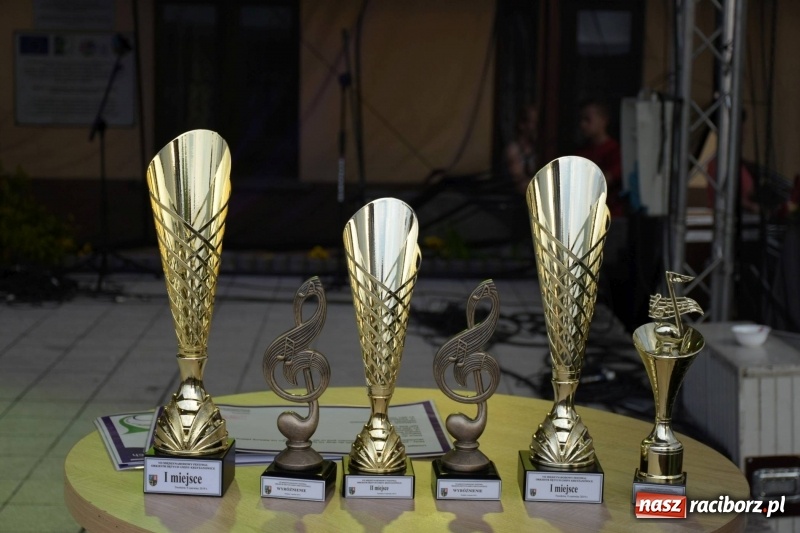 Zdjęcie w galerii na portalu naszraciborz.pl: Jest w orkiestrach dętych wielka siła. Przemarsz przez Tworków [WIDEO]  wiadomości z regionu