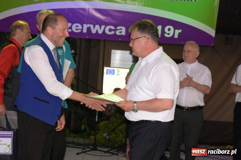 Zdjęcie w galerii na portalu naszraciborz.pl: Jest w orkiestrach dętych wielka siła. Przemarsz przez Tworków [WIDEO]  wiadomości z regionu