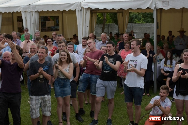 Zdjęcie w galerii na portalu naszraciborz.pl: Jest w orkiestrach dętych wielka siła. Przemarsz przez Tworków [WIDEO]  wiadomości z regionu