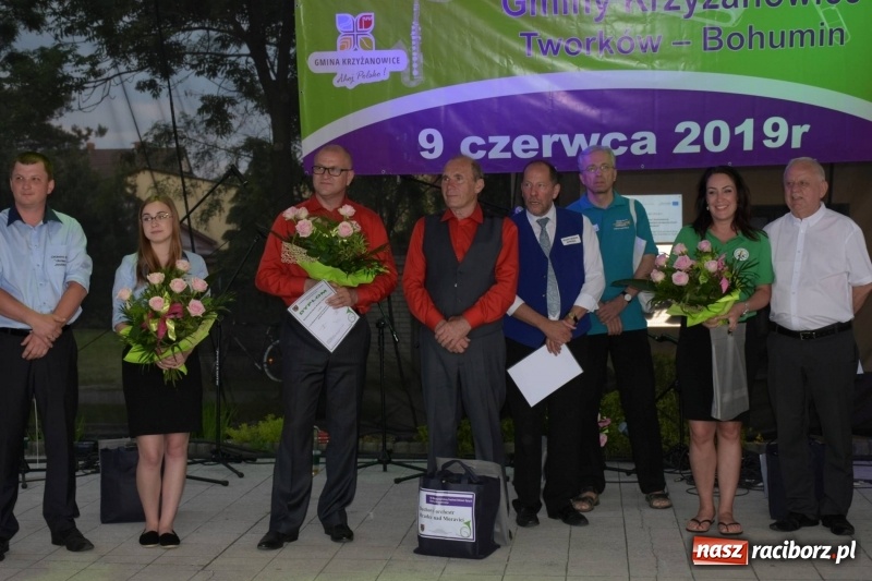 Zdjęcie w galerii na portalu naszraciborz.pl: Jest w orkiestrach dętych wielka siła. Przemarsz przez Tworków [WIDEO]  wiadomości z regionu