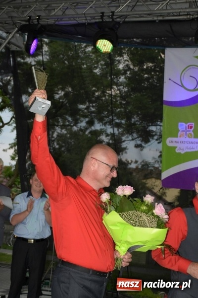 Zdjęcie w galerii na portalu naszraciborz.pl: Jest w orkiestrach dętych wielka siła. Przemarsz przez Tworków [WIDEO]  wiadomości z regionu