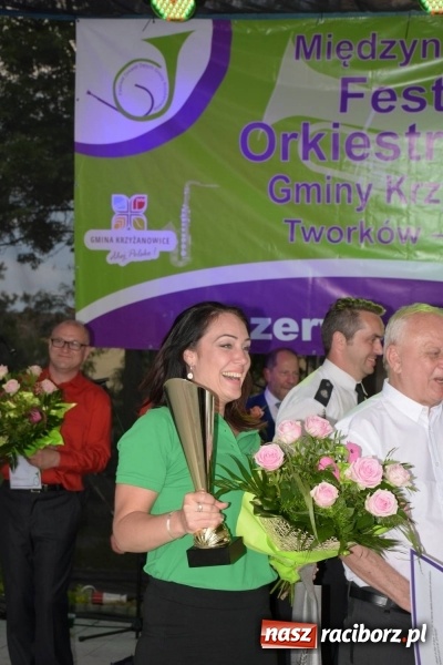 Zdjęcie w galerii na portalu naszraciborz.pl: Jest w orkiestrach dętych wielka siła. Przemarsz przez Tworków [WIDEO]  wiadomości z regionu