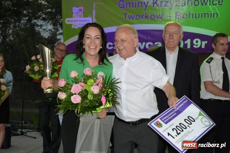 Zdjęcie w galerii na portalu naszraciborz.pl: Jest w orkiestrach dętych wielka siła. Przemarsz przez Tworków [WIDEO]  wiadomości z regionu