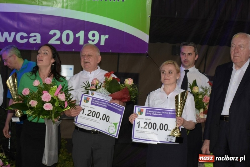 Zdjęcie w galerii na portalu naszraciborz.pl: Jest w orkiestrach dętych wielka siła. Przemarsz przez Tworków [WIDEO]  wiadomości z regionu