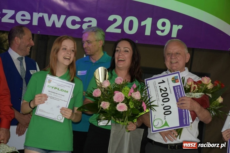 Zdjęcie w galerii na portalu naszraciborz.pl: Jest w orkiestrach dętych wielka siła. Przemarsz przez Tworków [WIDEO]  wiadomości z regionu