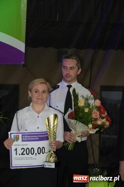 Zdjęcie w galerii na portalu naszraciborz.pl: Jest w orkiestrach dętych wielka siła. Przemarsz przez Tworków [WIDEO]  wiadomości z regionu