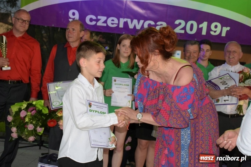 Zdjęcie w galerii na portalu naszraciborz.pl: Jest w orkiestrach dętych wielka siła. Przemarsz przez Tworków [WIDEO]  wiadomości z regionu