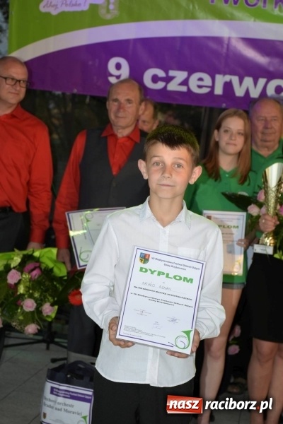 Zdjęcie w galerii na portalu naszraciborz.pl: Jest w orkiestrach dętych wielka siła. Przemarsz przez Tworków [WIDEO]  wiadomości z regionu