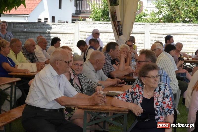 Zdjęcie w galerii na portalu naszraciborz.pl: Jest w orkiestrach dętych wielka siła. Przemarsz przez Tworków [WIDEO]  wiadomości z regionu