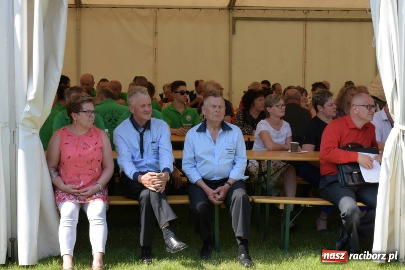 Zdjęcie w galerii na portalu naszraciborz.pl: Jest w orkiestrach dętych wielka siła. Przemarsz przez Tworków [WIDEO]  wiadomości z regionu