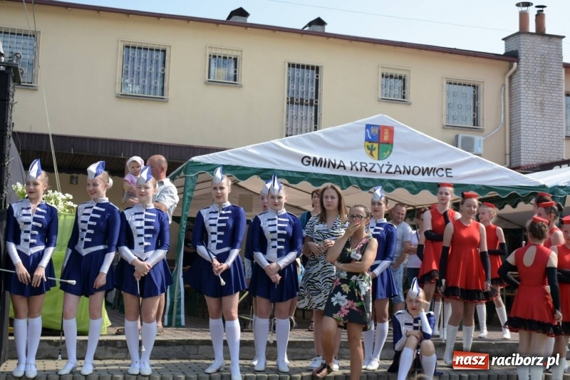 Zdjęcie w galerii na portalu naszraciborz.pl: Jest w orkiestrach dętych wielka siła. Przemarsz przez Tworków [WIDEO]  wiadomości z regionu