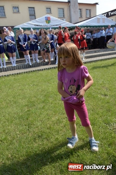 Zdjęcie w galerii na portalu naszraciborz.pl: Jest w orkiestrach dętych wielka siła. Przemarsz przez Tworków [WIDEO]  wiadomości z regionu