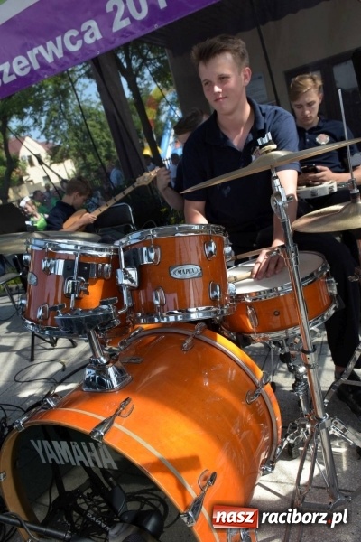 Zdjęcie w galerii na portalu naszraciborz.pl: Jest w orkiestrach dętych wielka siła. Przemarsz przez Tworków [WIDEO]  wiadomości z regionu