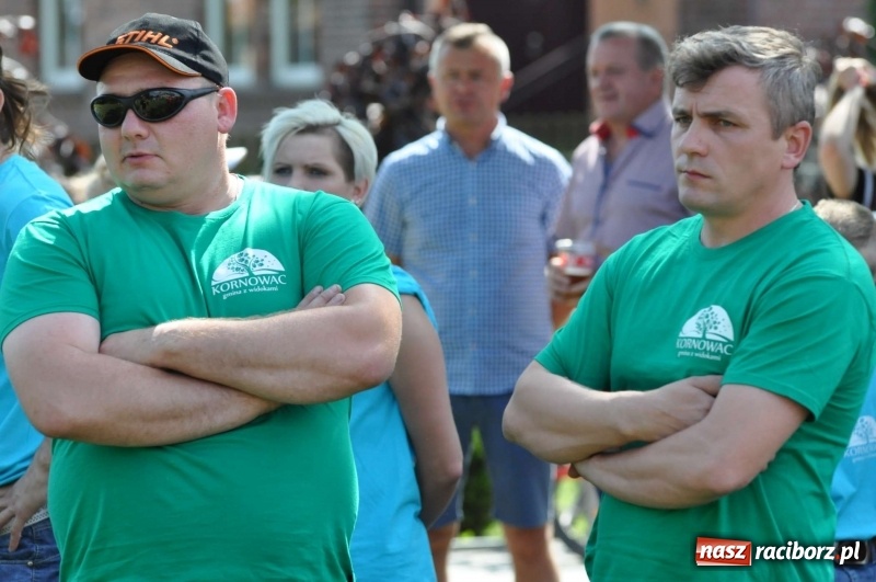 Zdjęcie w galerii na portalu naszraciborz.pl: Głośny doping w Łańcach. Polsko-czeska rywalizacja w turnieju sołectw [FOTO i WIDEO] wiadomości z regionu