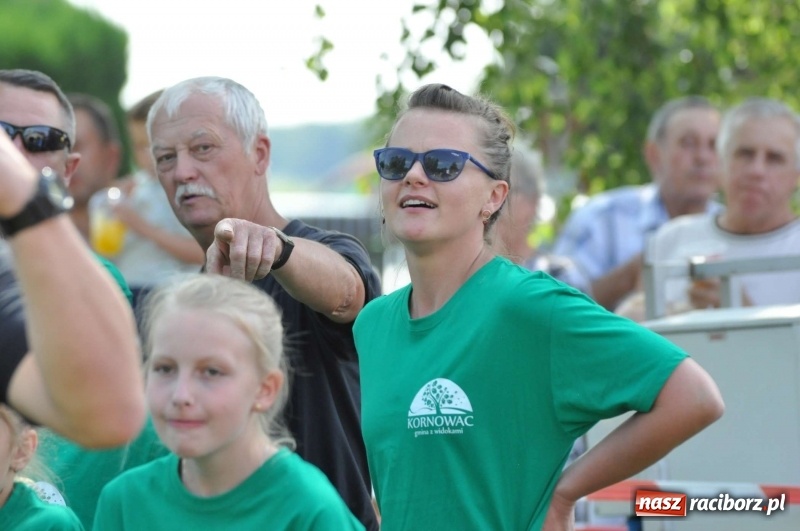 Zdjęcie w galerii na portalu naszraciborz.pl: Głośny doping w Łańcach. Polsko-czeska rywalizacja w turnieju sołectw [FOTO i WIDEO] wiadomości z regionu