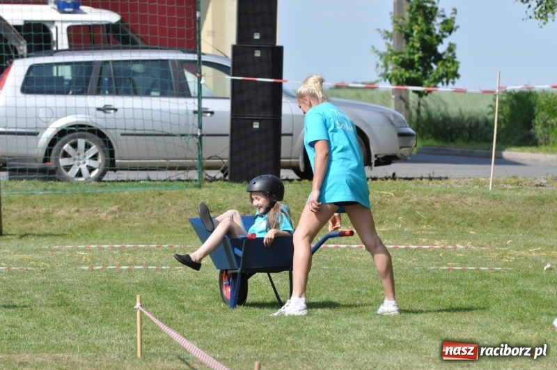 Zdjęcie w galerii na portalu naszraciborz.pl: Głośny doping w Łańcach. Polsko-czeska rywalizacja w turnieju sołectw [FOTO i WIDEO] wiadomości z regionu