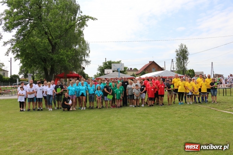 Zdjęcie w galerii na portalu naszraciborz.pl: Głośny doping w Łańcach. Polsko-czeska rywalizacja w turnieju sołectw [FOTO i WIDEO] wiadomości z regionu