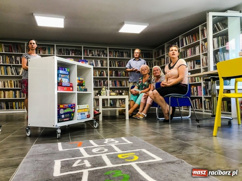 Zdjęcie w galerii na portalu naszraciborz.pl: Biblioteka w Brzeziu z nowoczesnym wyglądem  wiadomości z regionu