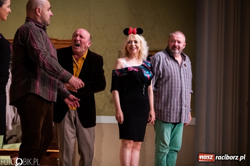 Zdjęcie w galerii na portalu naszraciborz.pl: Gwiazdy Rancza w Raciborzu. Dziwna para na deskach RCK wiadomości z regionu